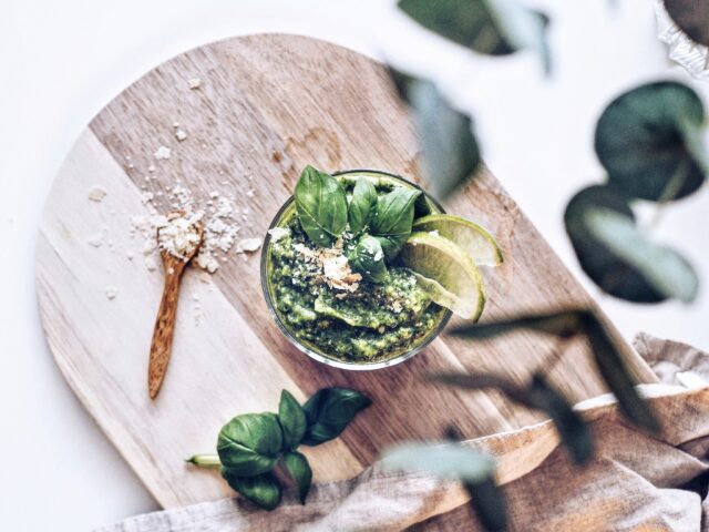 Kodune pesto toitainepärmi helvestega - Puhdas+ retsept